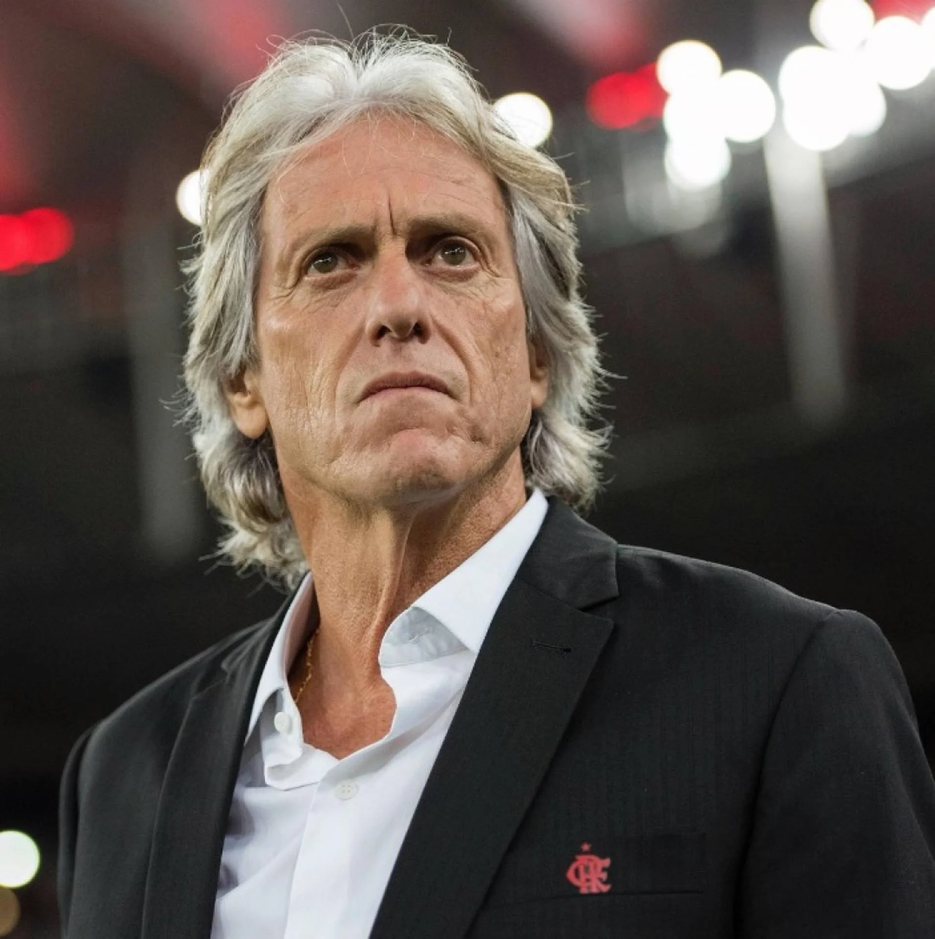 imagem: Jorge Jesus na capa do livro "Mister Jesus - Quebrando paradigmas no futebol" feita por Delmiro Junior; texto https://ge.globo.com/